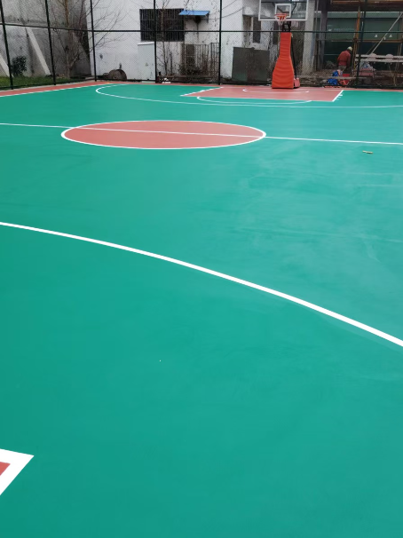 卫辉 球场长期使用易出现地面开裂